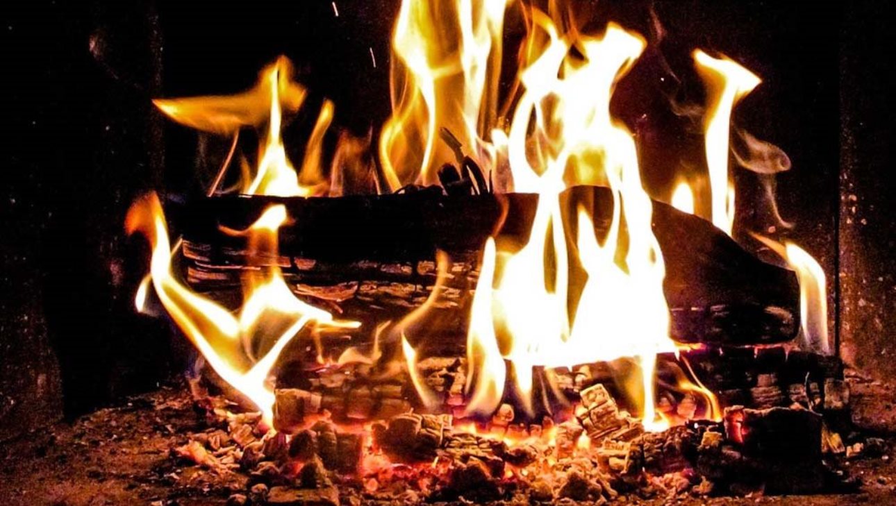 Pourquoi le feu de bois est indispensable pour réussir vos soirées d'hiver